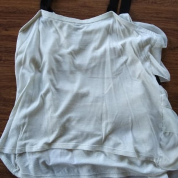 LC Tiered Ruffle Top - Picture 4 of 4